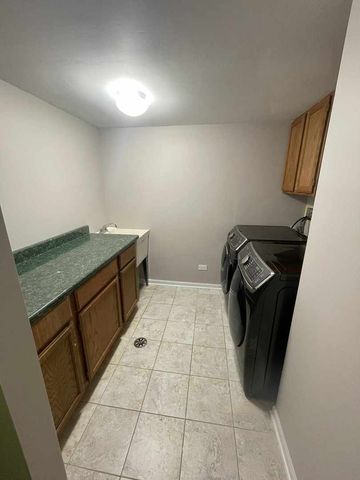 76 Canterbury Trail, Romeoville, IL 60446