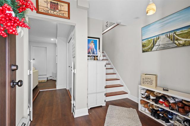 22 Narcissus Drive, Mahopac, NY 10541