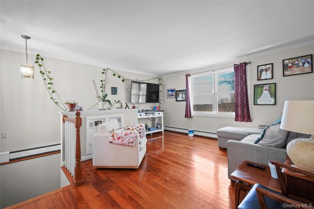 22 Narcissus Drive, Mahopac, NY 10541