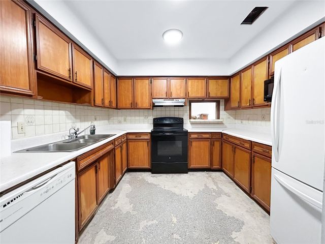 2006 N TAYLOR ROAD, Brandon, FL 33510