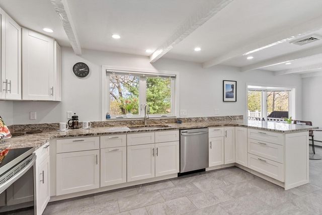 16 Briscoe Street, Woburn, MA 01801