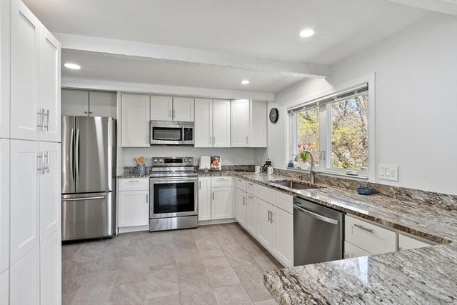 16 Briscoe Street, Woburn, MA 01801