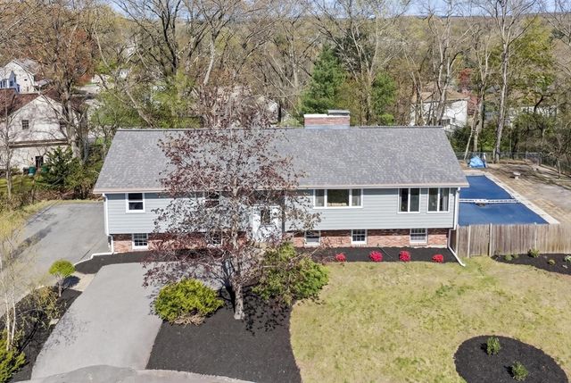 16 Briscoe Street, Woburn, MA 01801
