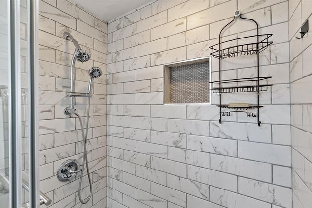 16 Briscoe Street, Woburn, MA 01801