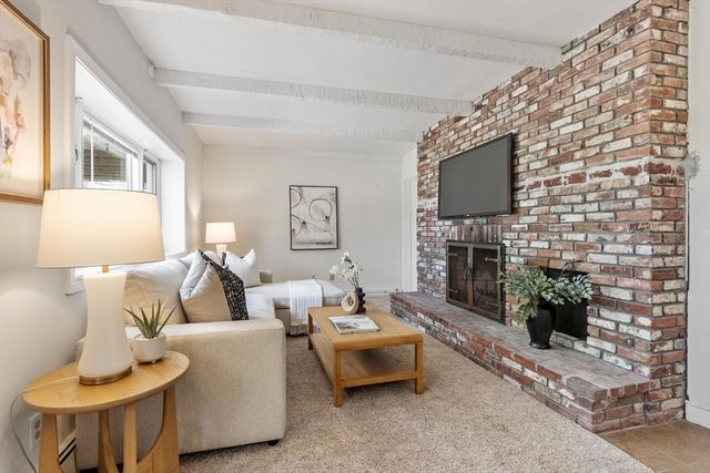 16 Briscoe Street, Woburn, MA 01801