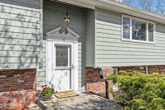 16 Briscoe Street, Woburn, MA 01801