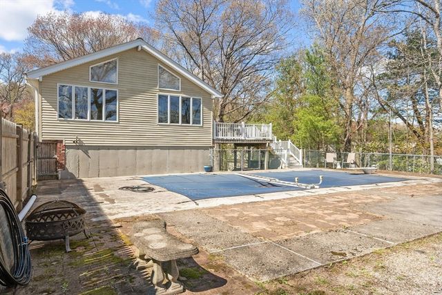 16 Briscoe Street, Woburn, MA 01801