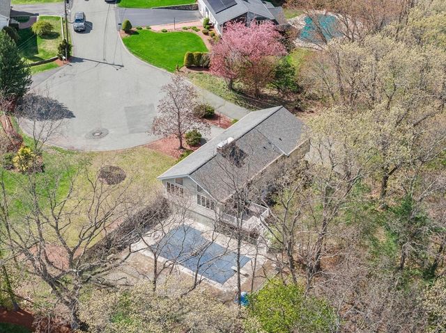 16 Briscoe Street, Woburn, MA 01801