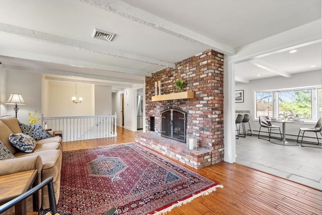 16 Briscoe Street, Woburn, MA 01801