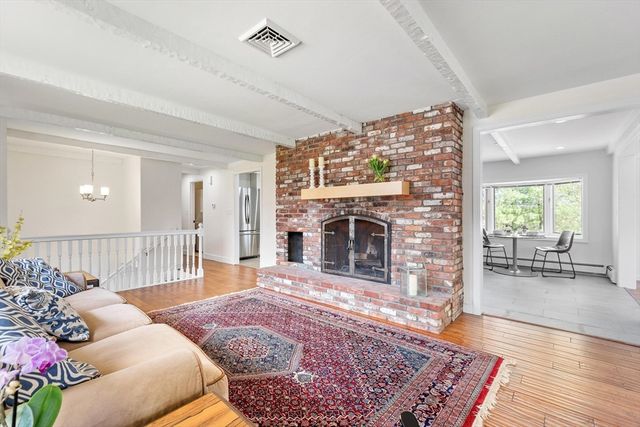 16 Briscoe Street, Woburn, MA 01801