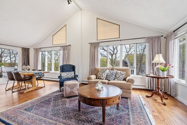 16 Briscoe Street, Woburn, MA 01801