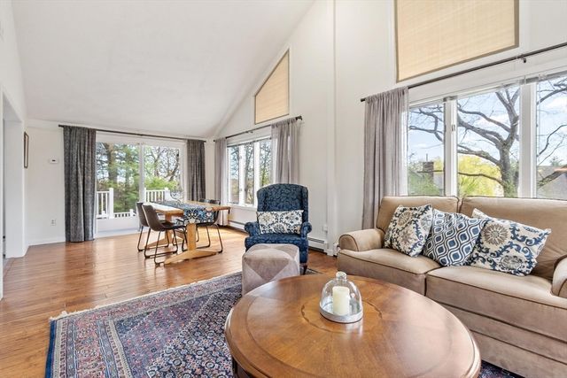 16 Briscoe Street, Woburn, MA 01801