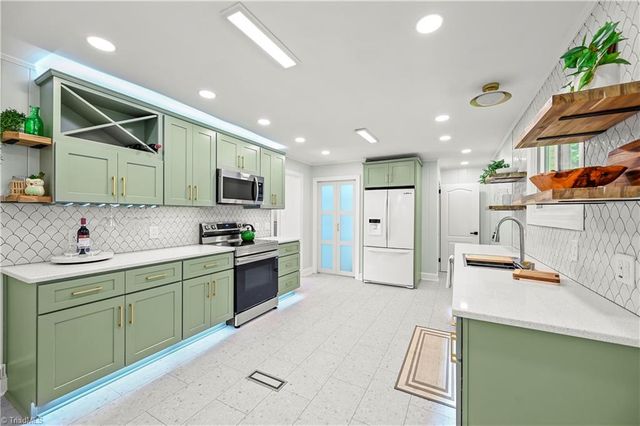 3245 Springside Drive, Clemmons, NC 27012
