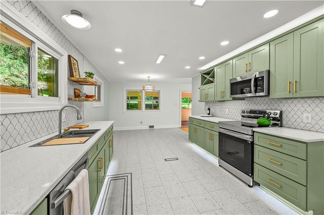 3245 Springside Drive, Clemmons, NC 27012