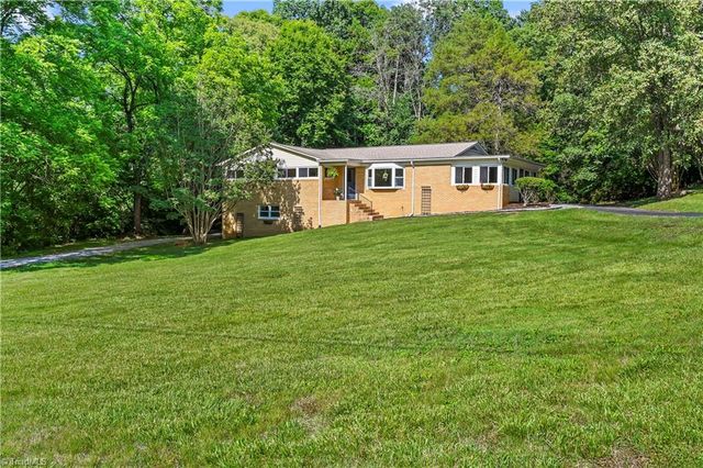 3245 Springside Drive, Clemmons, NC 27012