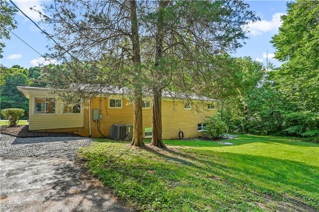 3245 Springside Drive, Clemmons, NC 27012