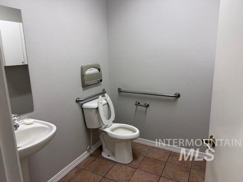 5593 N Glenwood St., Garden City, ID 83714 photo 22