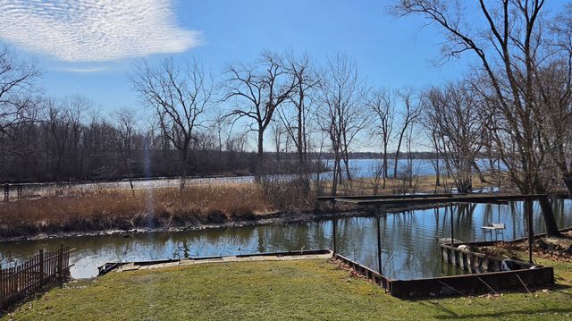 38871 N Lakeview Avenue, Antioch, IL 60002