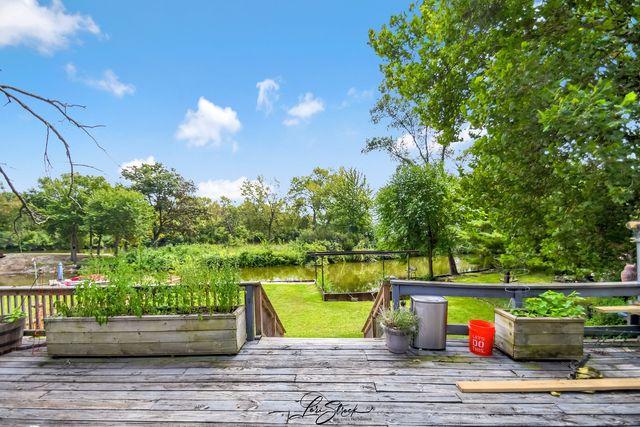 38871 N Lakeview Avenue, Antioch, IL 60002