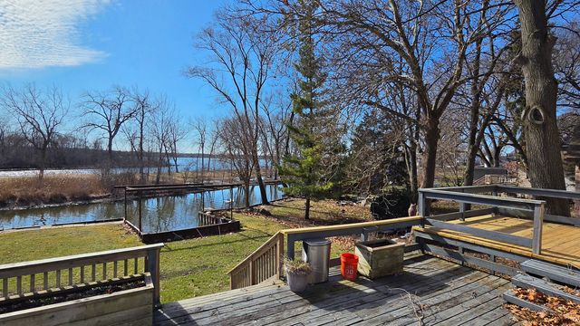 38871 N Lakeview Avenue, Antioch, IL 60002