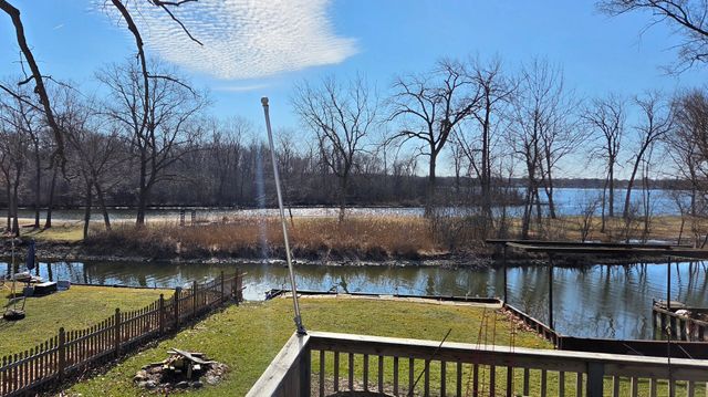 38871 N Lakeview Avenue, Antioch, IL 60002