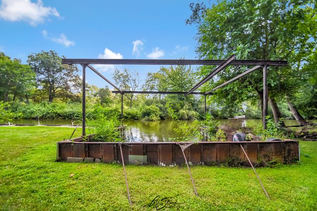 38871 N Lakeview Avenue, Antioch, IL 60002