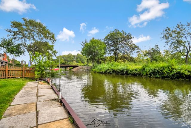 38871 N Lakeview Avenue, Antioch, IL 60002