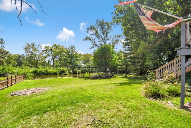 38871 N Lakeview Avenue, Antioch, IL 60002