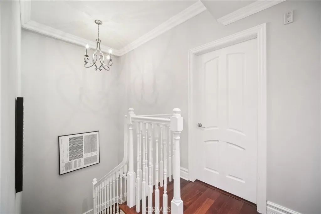 Image 22 of property listing at 11989 Laurelwood Drive 3, Studio City, CA 91604