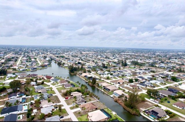 239 SW 28TH TERRACE, Cape Coral, FL 33914