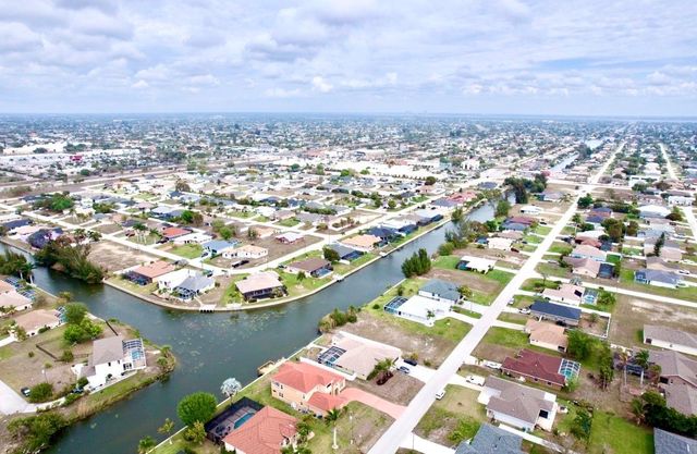 239 SW 28TH TERRACE, Cape Coral, FL 33914