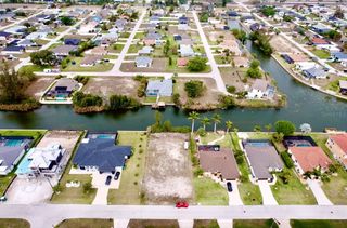 239 SW 28TH TERRACE, Cape Coral, FL 33914