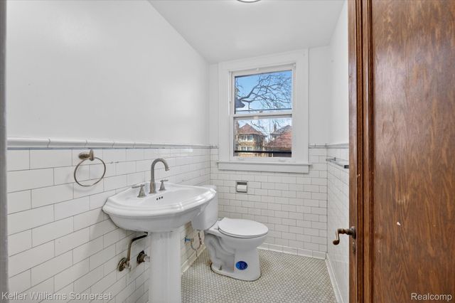 1986 W Boston Boulevard, Detroit, MI 48206