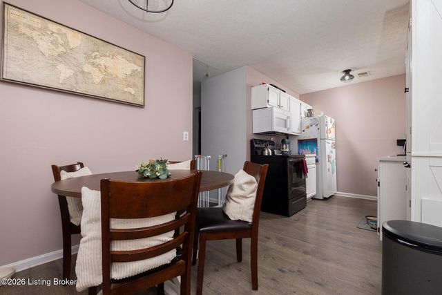 217 E Blue Jay Rd, Louisville, KY 40229