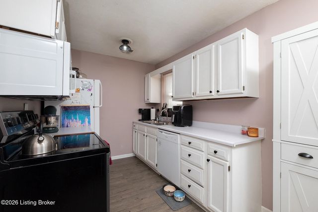 217 E Blue Jay Rd, Louisville, KY 40229