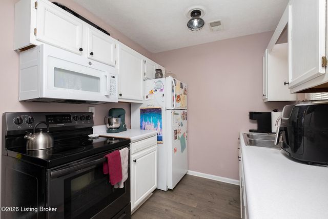 217 E Blue Jay Rd, Louisville, KY 40229