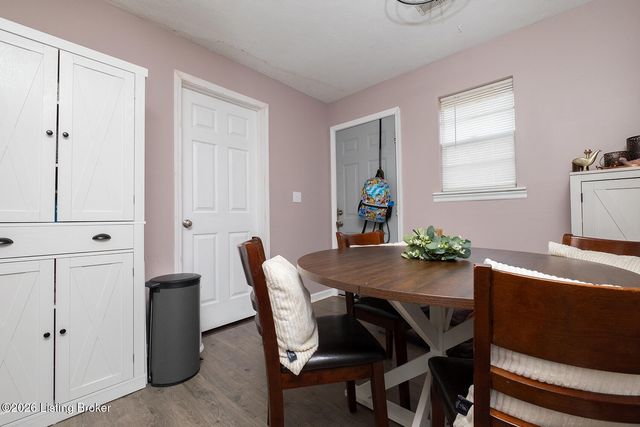 217 E Blue Jay Rd, Louisville, KY 40229