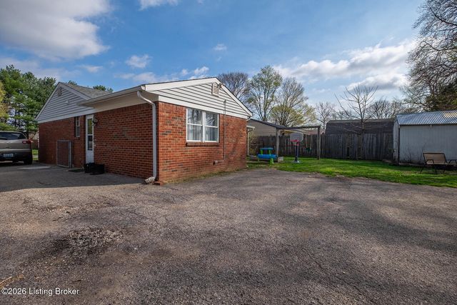 217 E Blue Jay Rd, Louisville, KY 40229