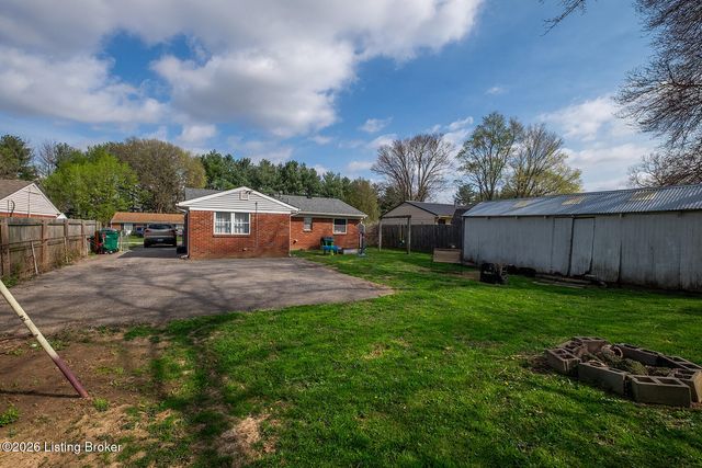 217 E Blue Jay Rd, Louisville, KY 40229