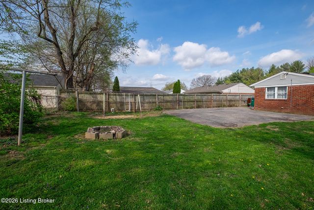 217 E Blue Jay Rd, Louisville, KY 40229