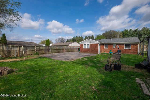 217 E Blue Jay Rd, Louisville, KY 40229