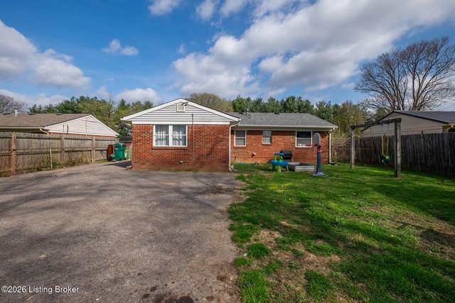217 E Blue Jay Rd, Louisville, KY 40229