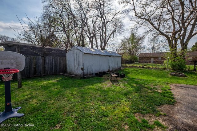 217 E Blue Jay Rd, Louisville, KY 40229