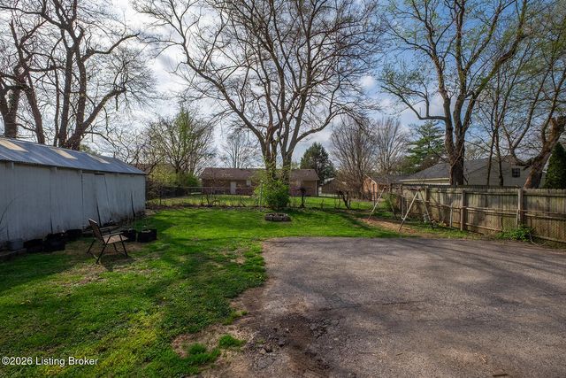 217 E Blue Jay Rd, Louisville, KY 40229