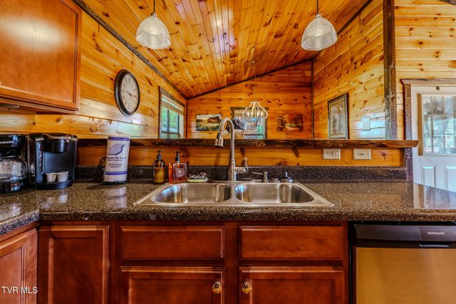 921 Mcmakin Way, Pigeon Forge, TN 37863