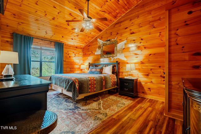 921 Mcmakin Way, Pigeon Forge, TN 37863