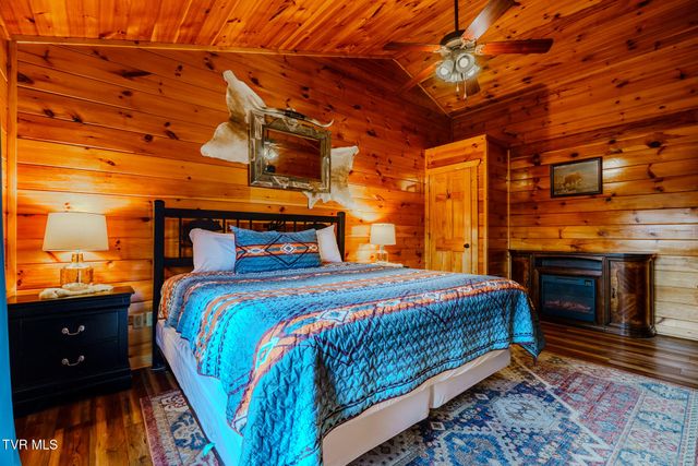 921 Mcmakin Way, Pigeon Forge, TN 37863