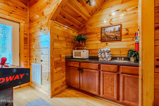 921 Mcmakin Way, Pigeon Forge, TN 37863