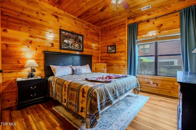 921 Mcmakin Way, Pigeon Forge, TN 37863