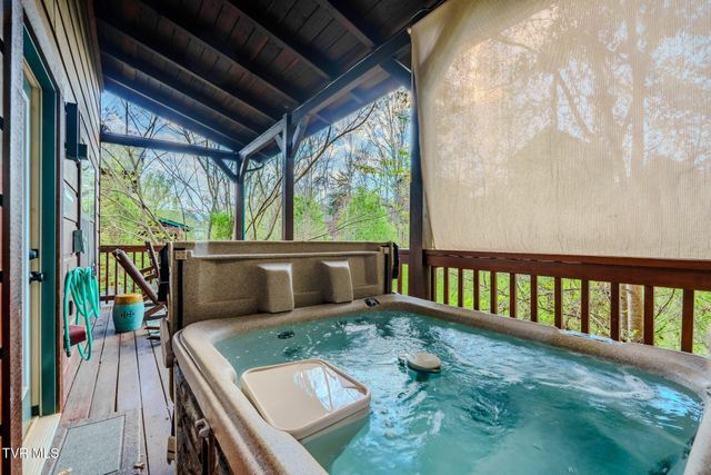 921 Mcmakin Way, Pigeon Forge, TN 37863